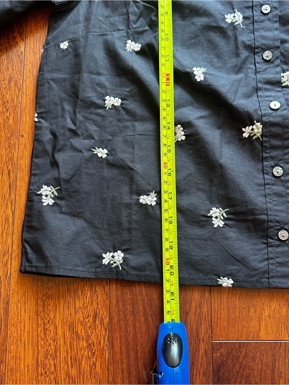Levi's Embroidered Floral Blouse with Ruffled Collar - Size S (NWT) - Picture 11 of 11